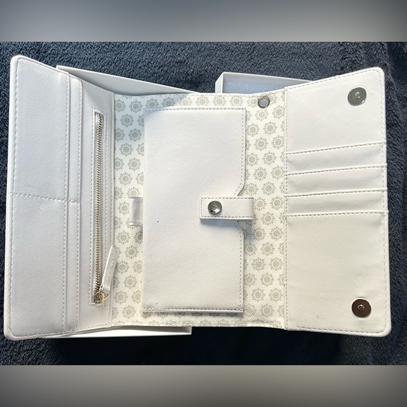 New Swarovski Travel Wallet - Picture 2 of 6